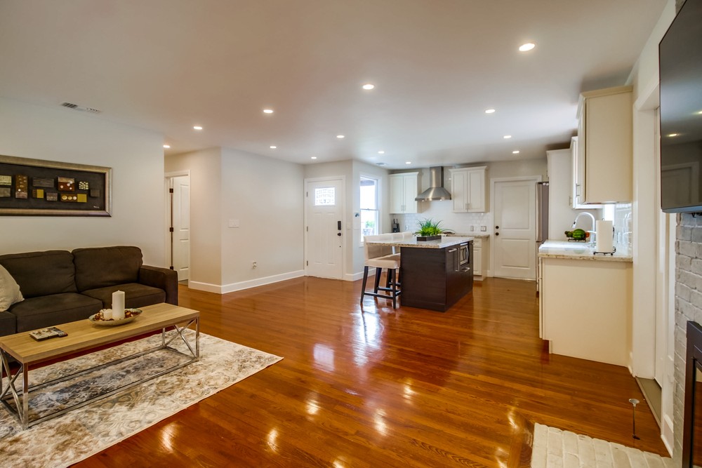 Virtual tour photo 10 of 52 for 2836 Rockne St