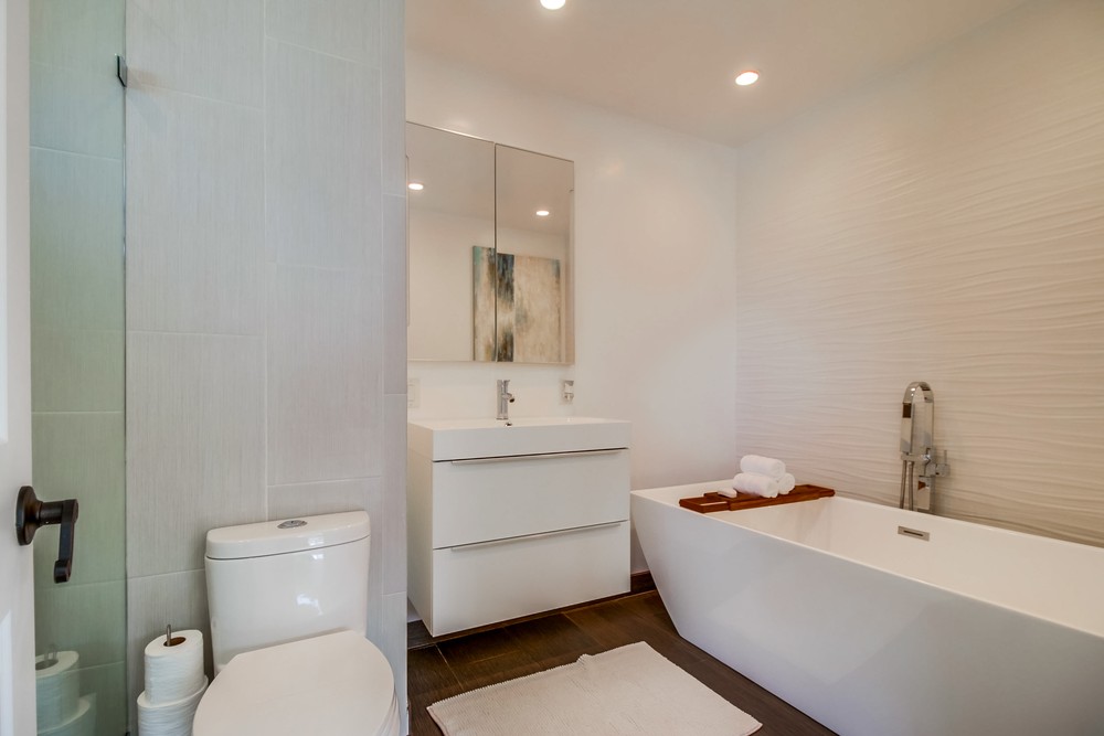 Virtual tour photo 27 of 52 for 2836 Rockne St
