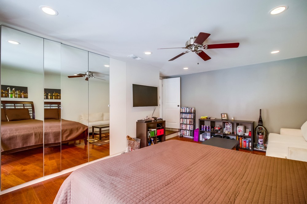Virtual tour photo 33 of 52 for 2836 Rockne St