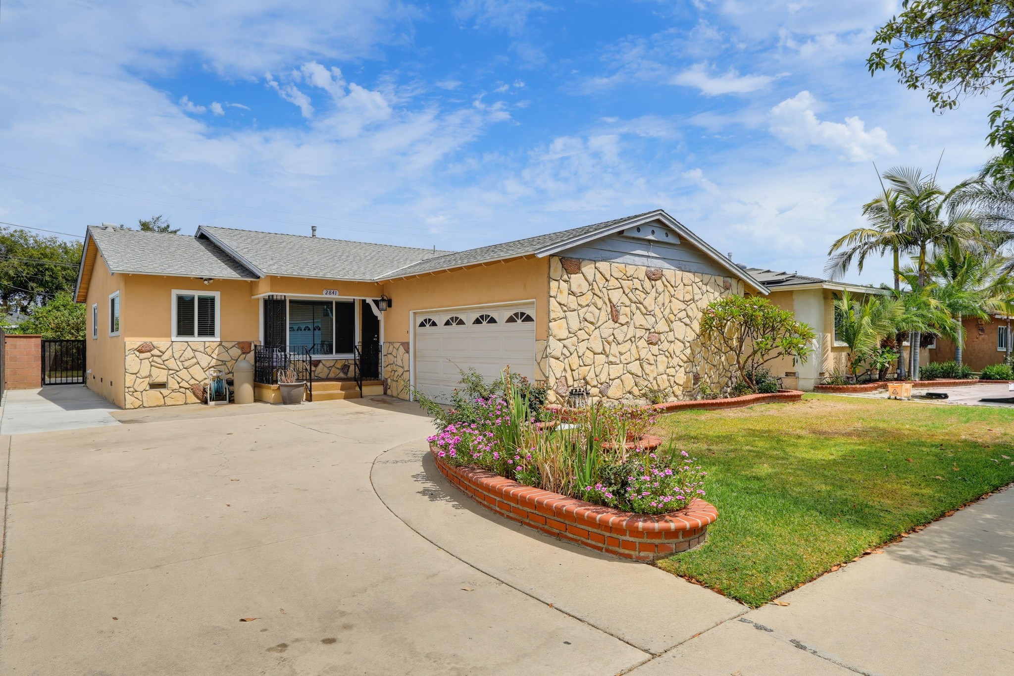 Virtual tour photo 1 of 77 for 2841 E 69th St