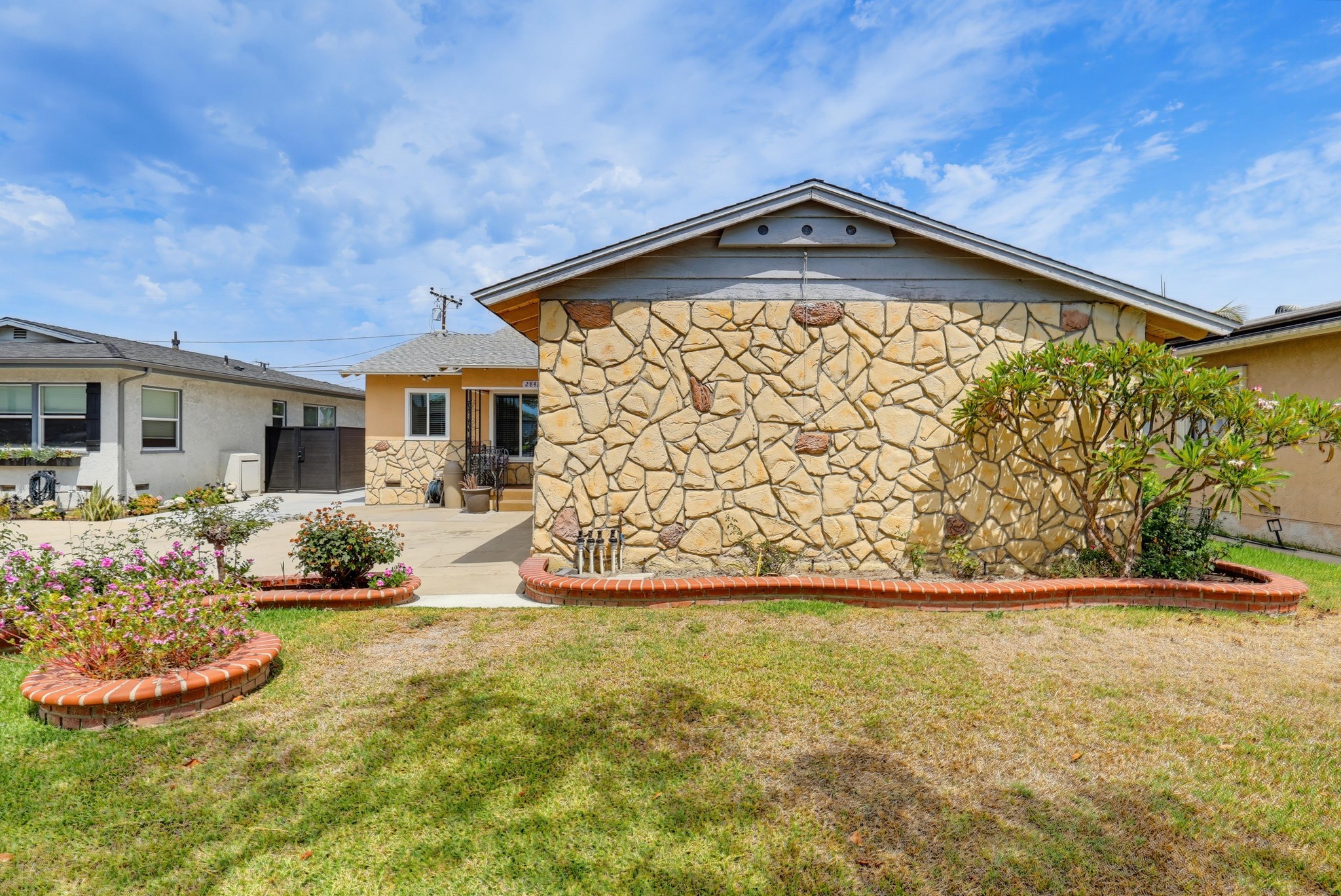 Virtual tour photo 3 of 77 for 2841 E 69th St