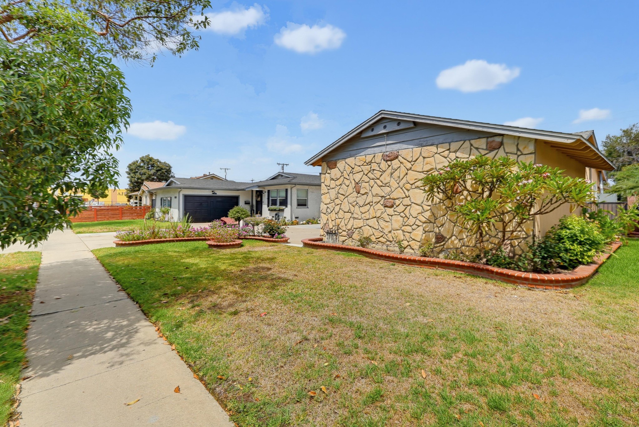 Virtual tour photo 4 of 77 for 2841 E 69th St