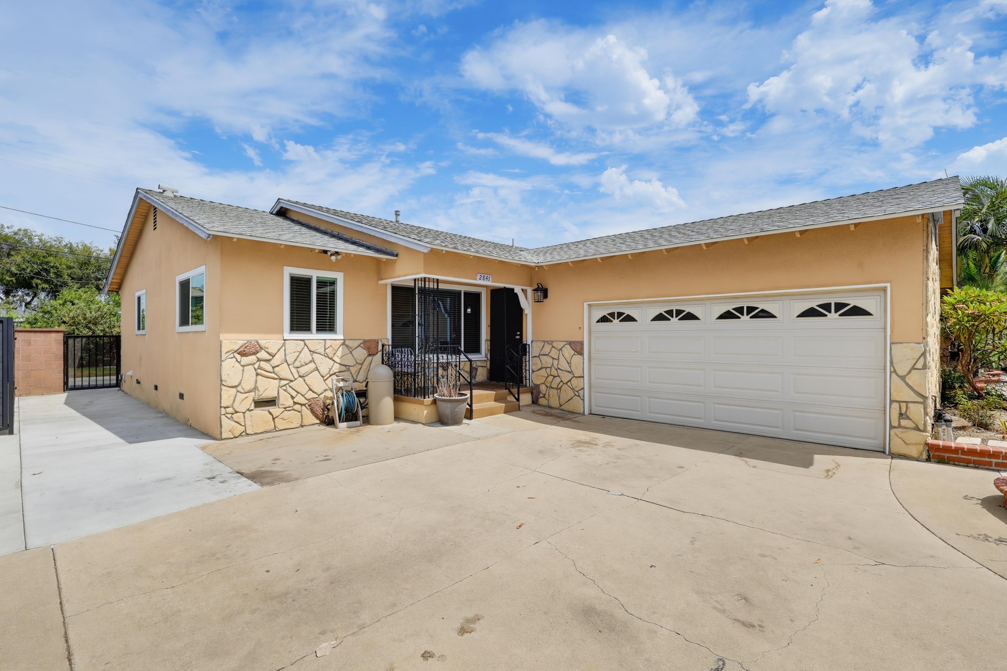Virtual tour photo 5 of 77 for 2841 E 69th St