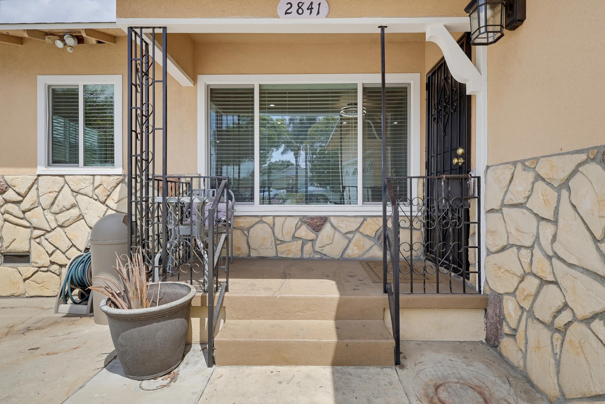 Virtual tour photo 6 of 77 for 2841 E 69th St