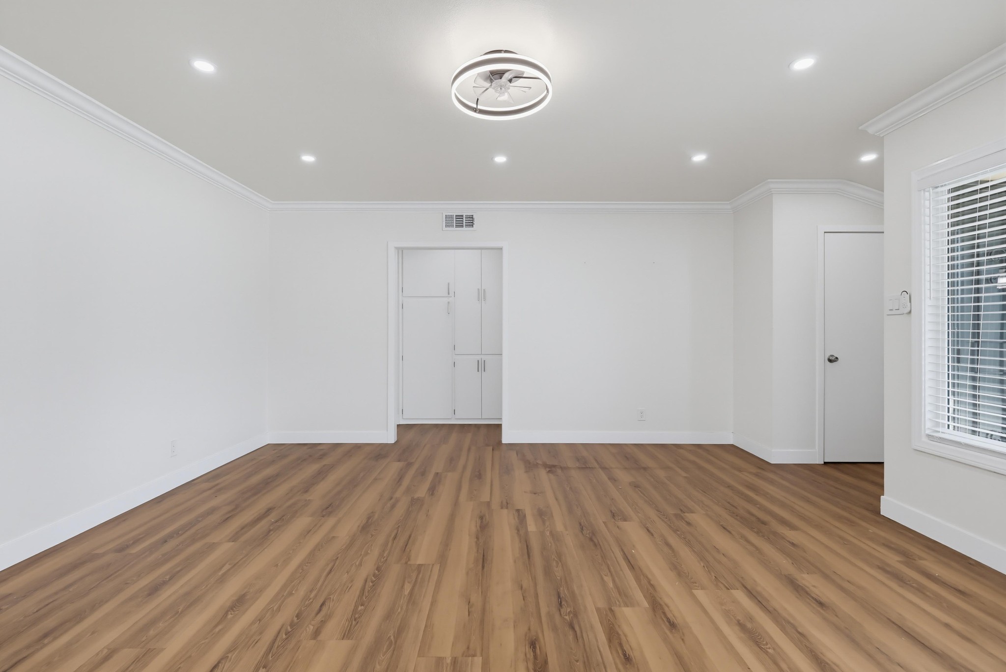 Virtual tour photo 11 of 77 for 2841 E 69th St