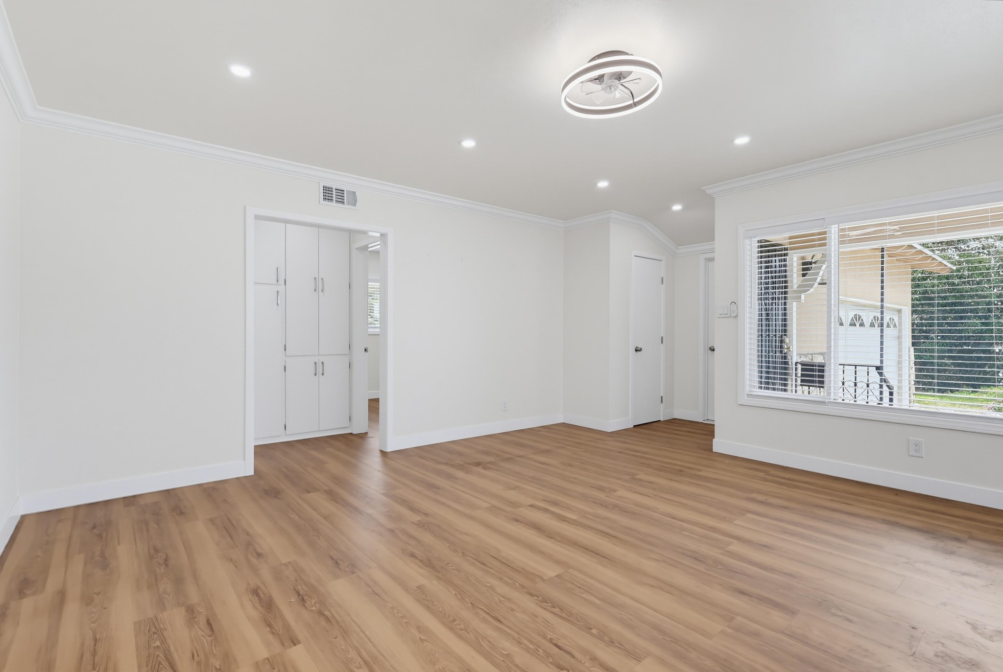 Virtual tour photo 12 of 77 for 2841 E 69th St