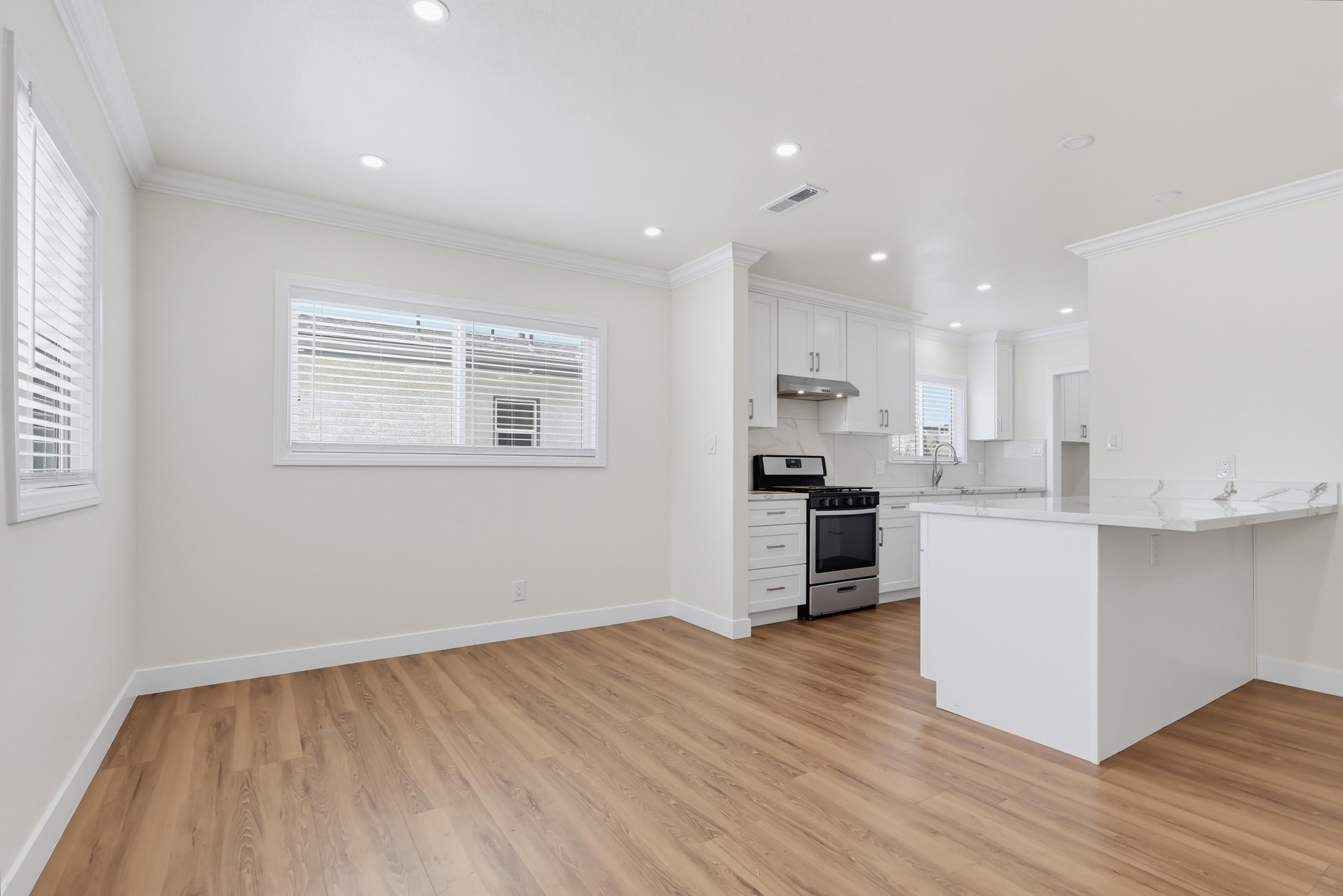 Virtual tour photo 14 of 77 for 2841 E 69th St