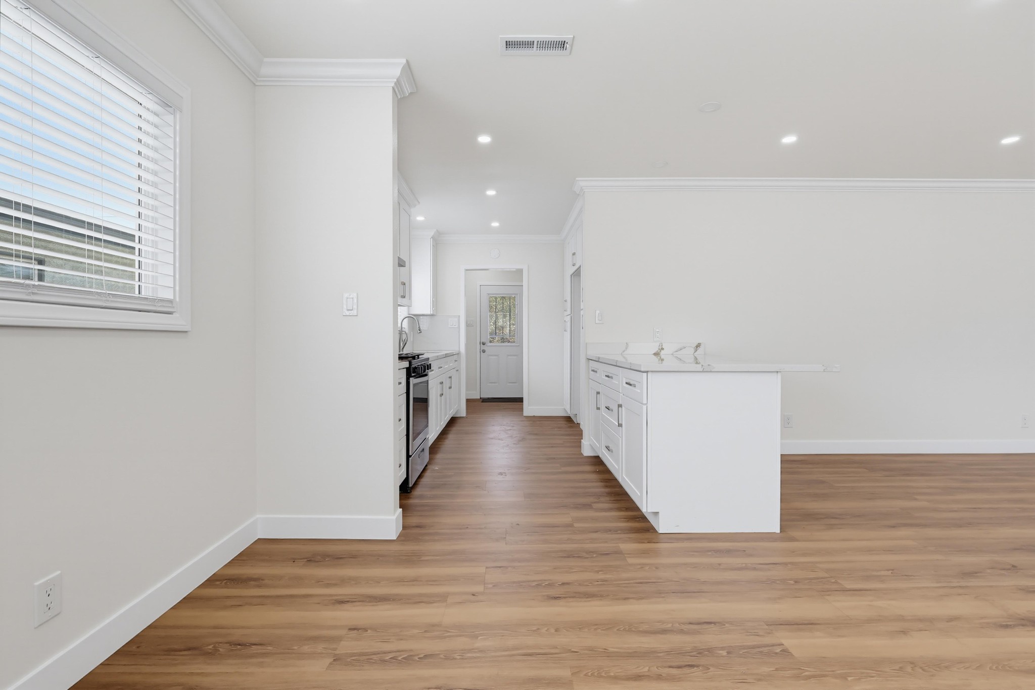 Virtual tour photo 15 of 77 for 2841 E 69th St