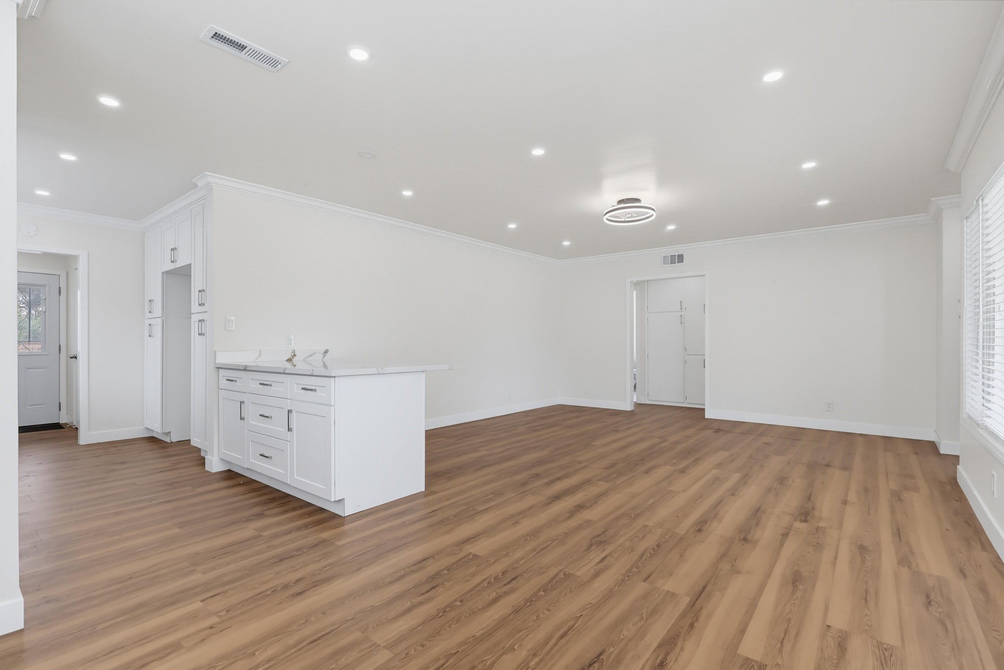 Virtual tour photo 16 of 77 for 2841 E 69th St