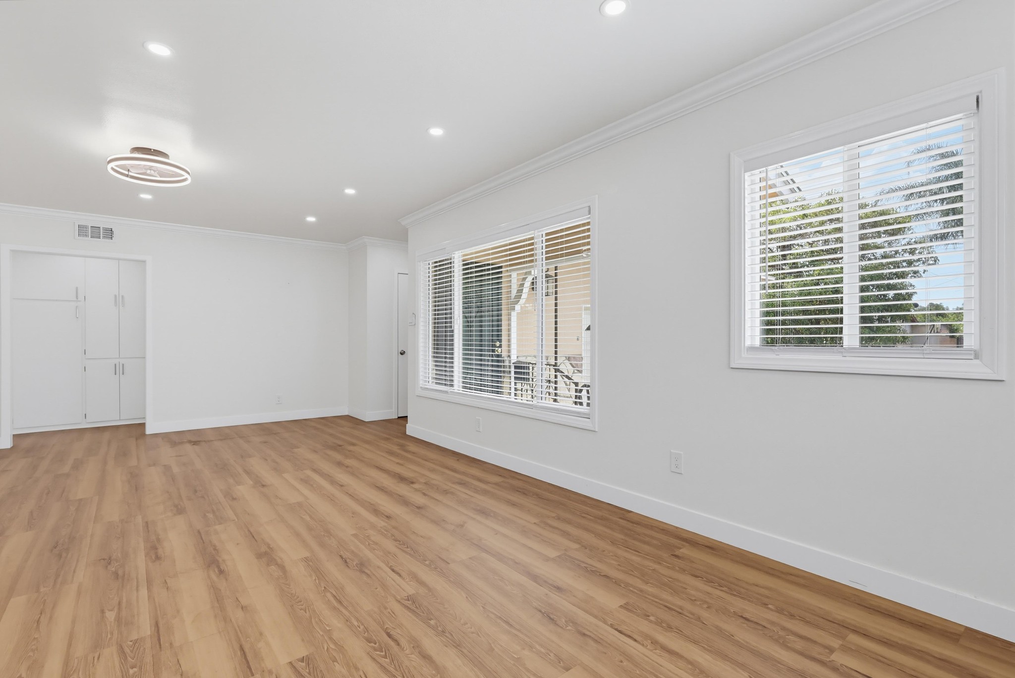 Virtual tour photo 18 of 77 for 2841 E 69th St