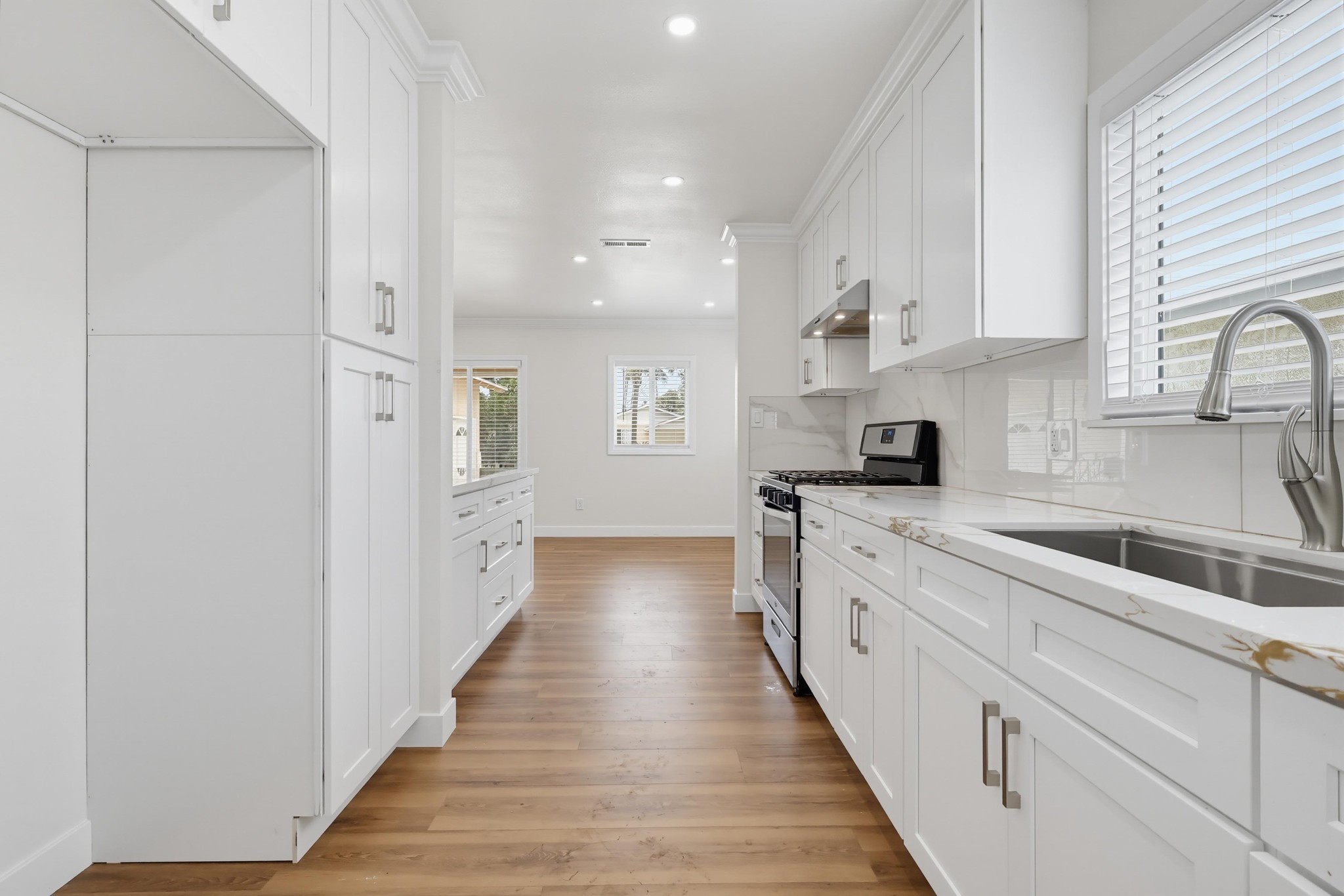 Virtual tour photo 24 of 77 for 2841 E 69th St