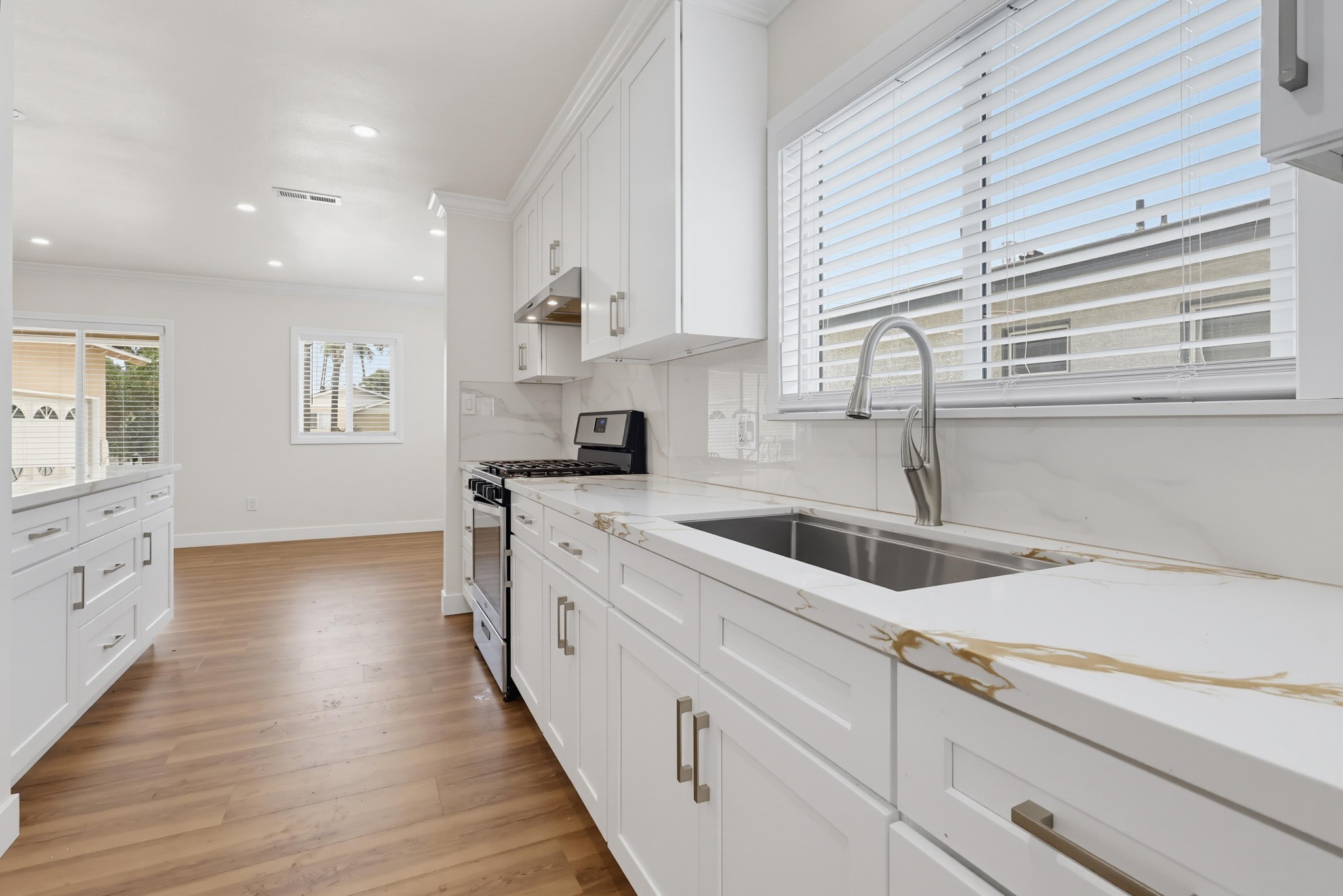 Virtual tour photo 25 of 77 for 2841 E 69th St