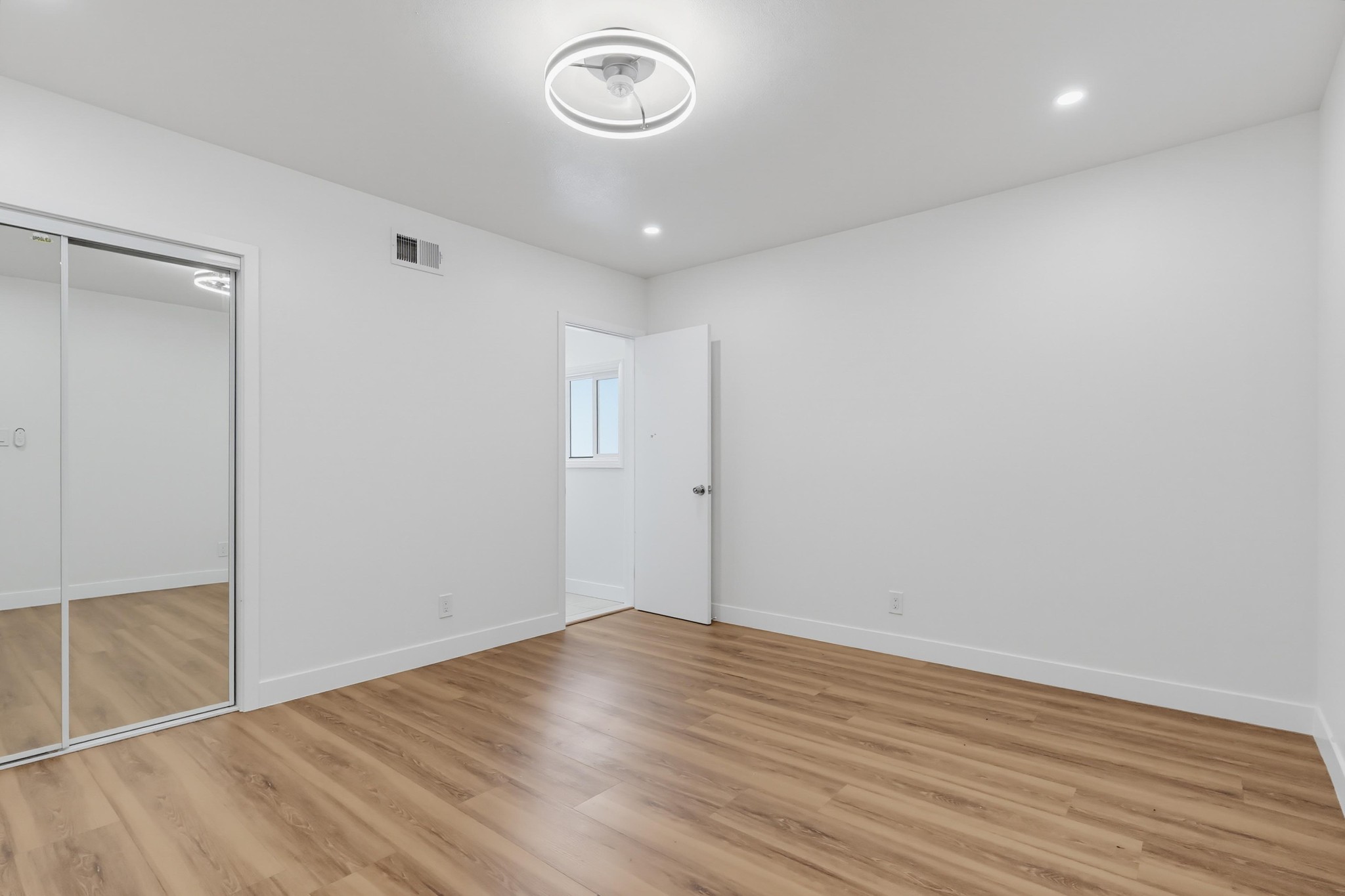 Virtual tour photo 33 of 77 for 2841 E 69th St