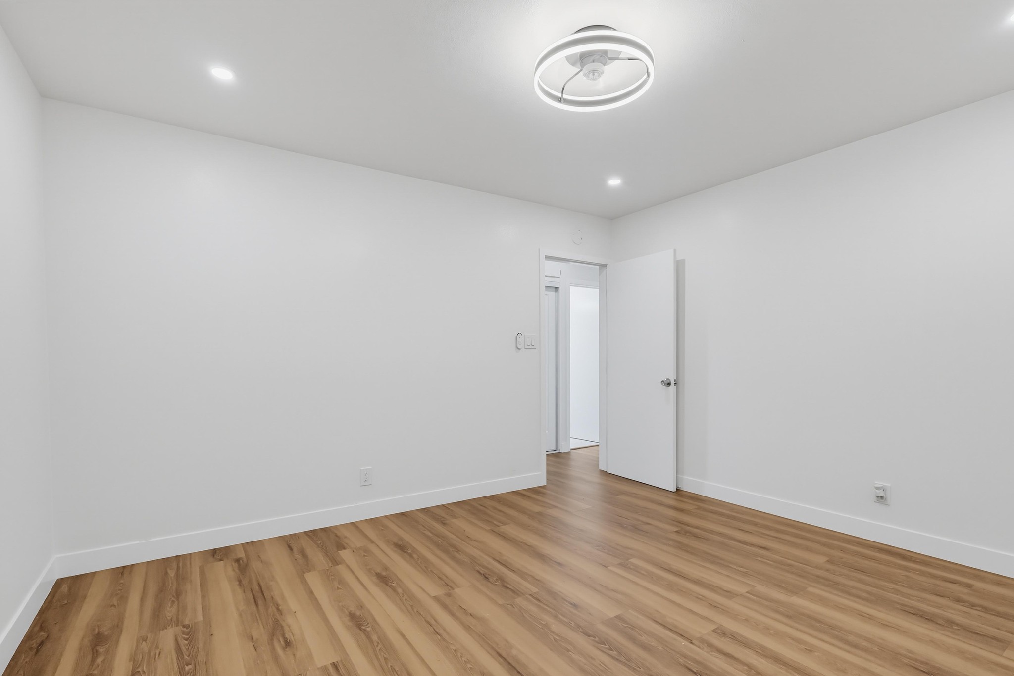 Virtual tour photo 36 of 77 for 2841 E 69th St