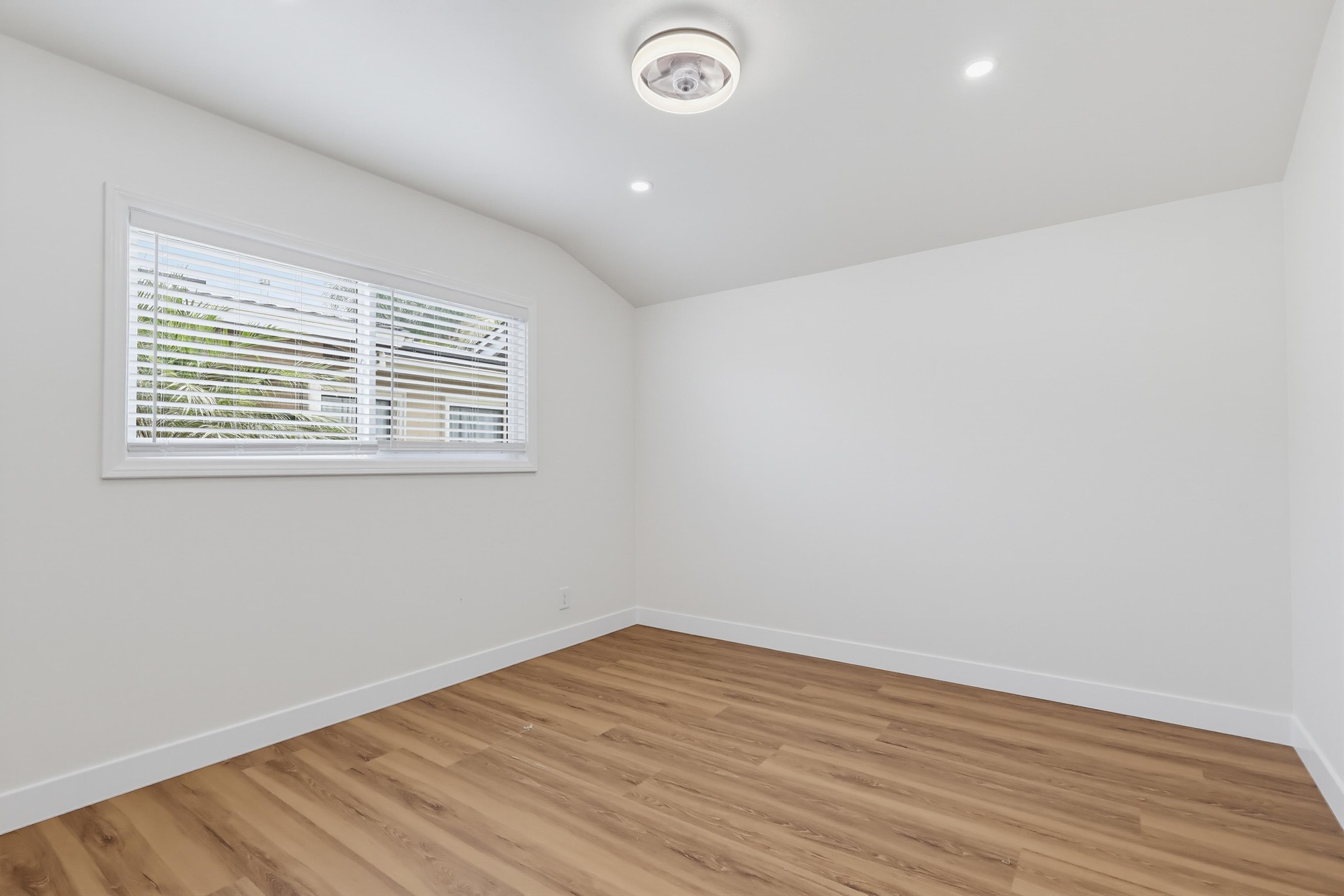 Virtual tour photo 40 of 77 for 2841 E 69th St