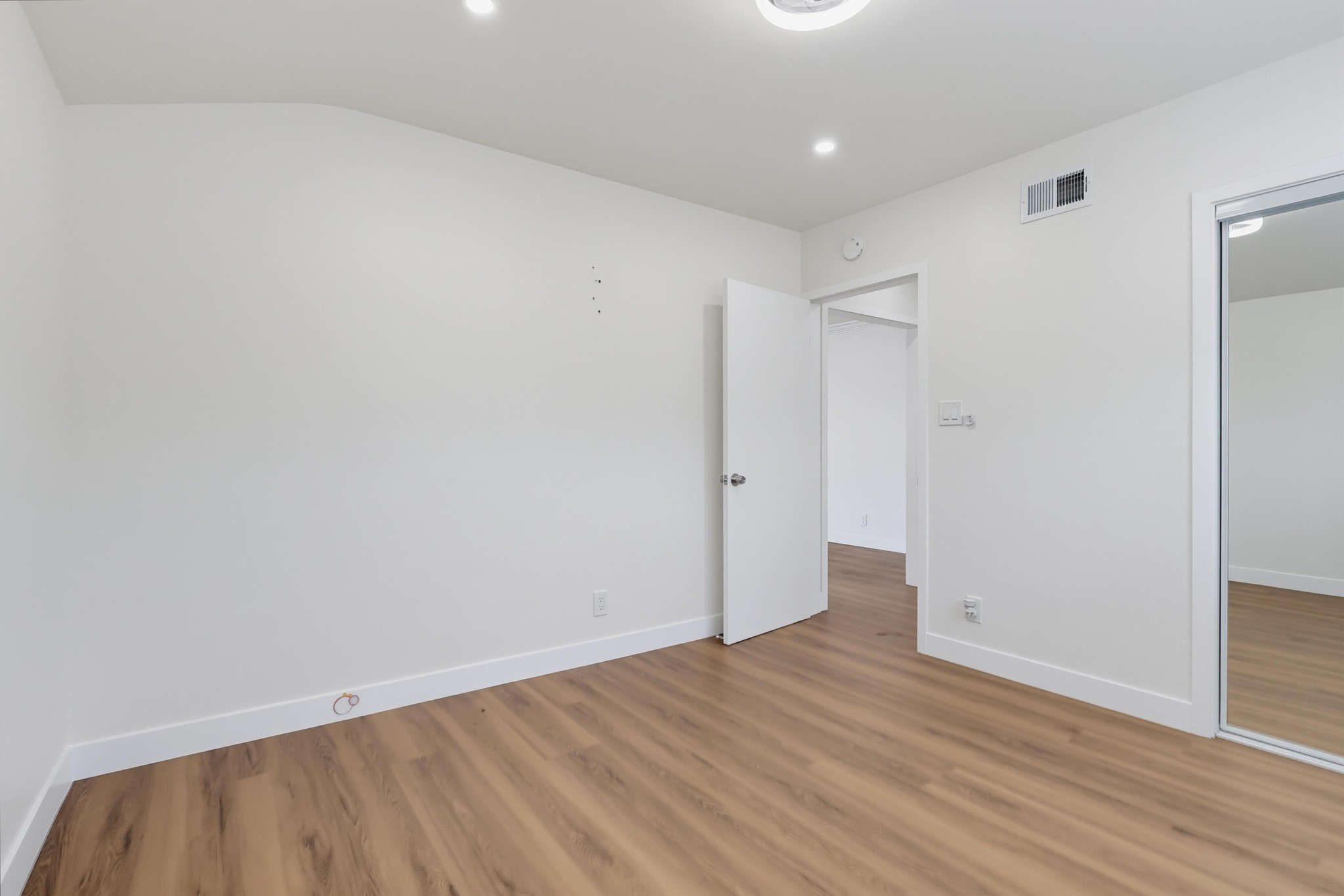 Virtual tour photo 42 of 77 for 2841 E 69th St