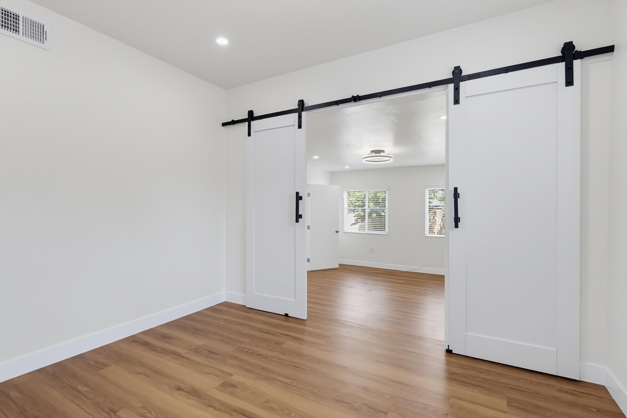 Virtual tour photo 54 of 77 for 2841 E 69th St