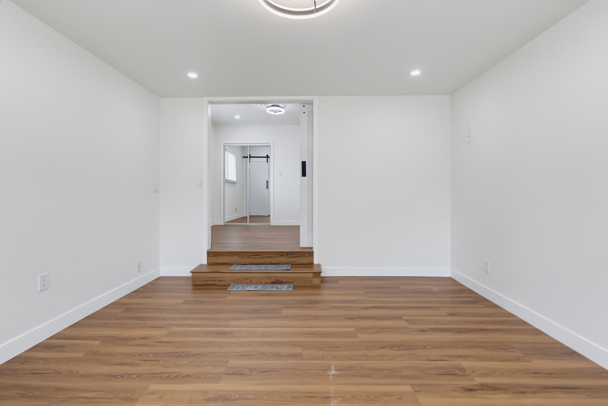 Virtual tour photo 59 of 77 for 2841 E 69th St