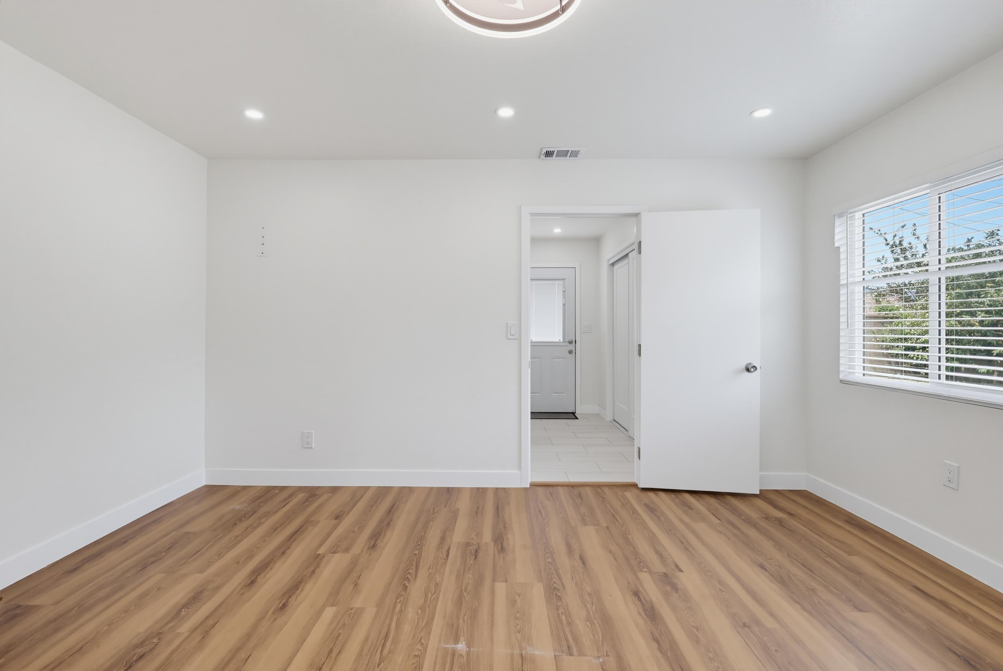 Virtual tour photo 60 of 77 for 2841 E 69th St