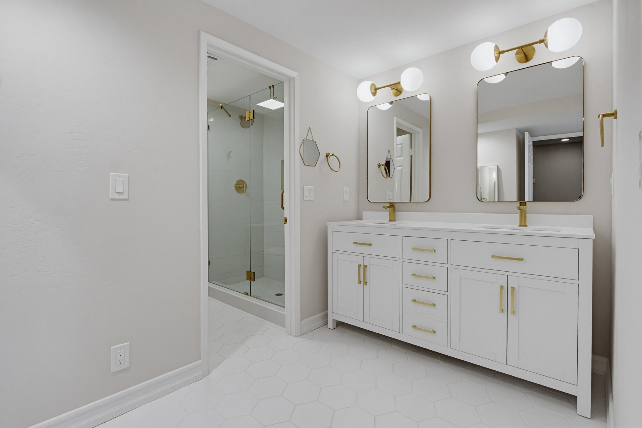 Virtual tour photo 30 of 55 for 2842 Luciernaga St