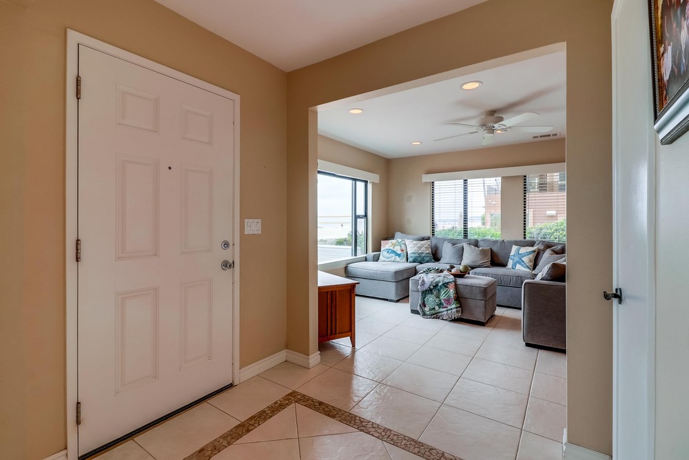 Virtual tour photo 11 of 37 for 2845 Ocean Front Walk