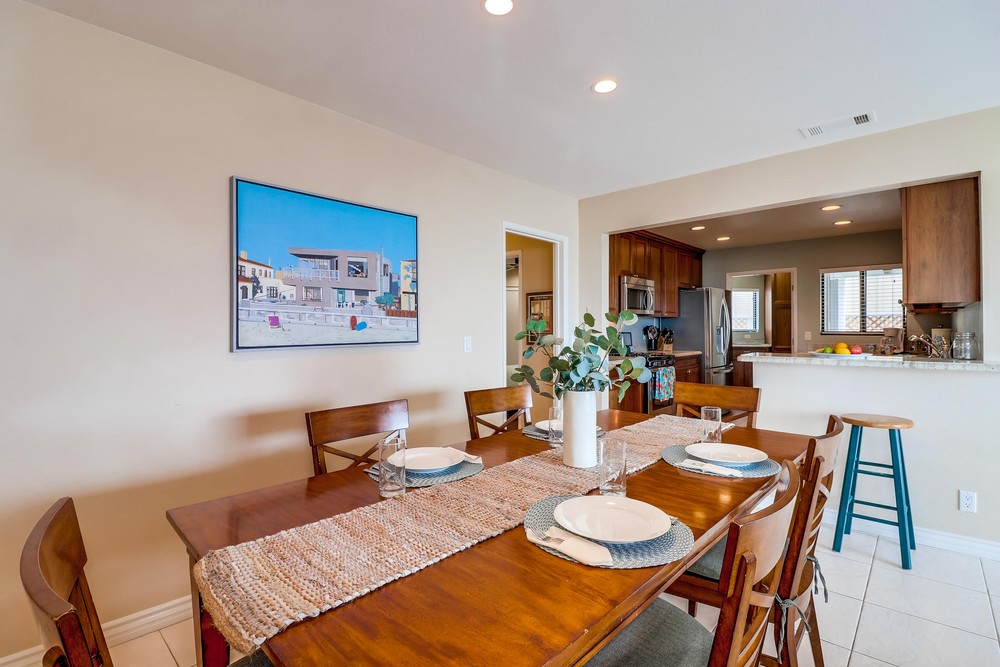 Virtual tour photo 17 of 37 for 2845 Ocean Front Walk