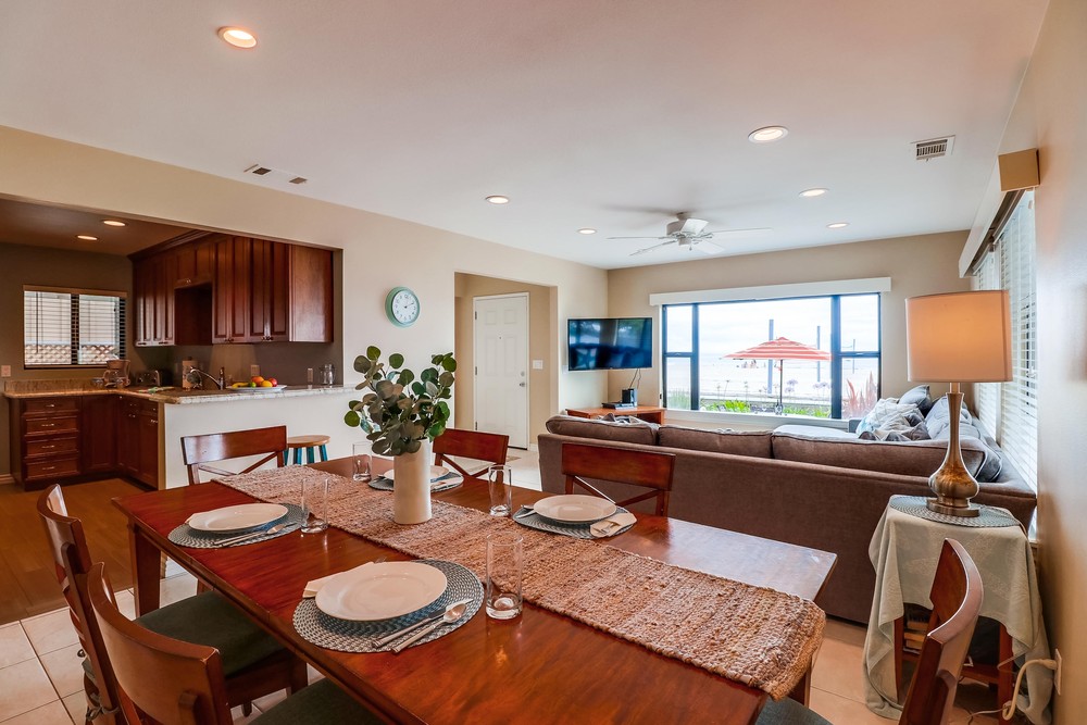 Virtual tour photo 18 of 37 for 2845 Ocean Front Walk
