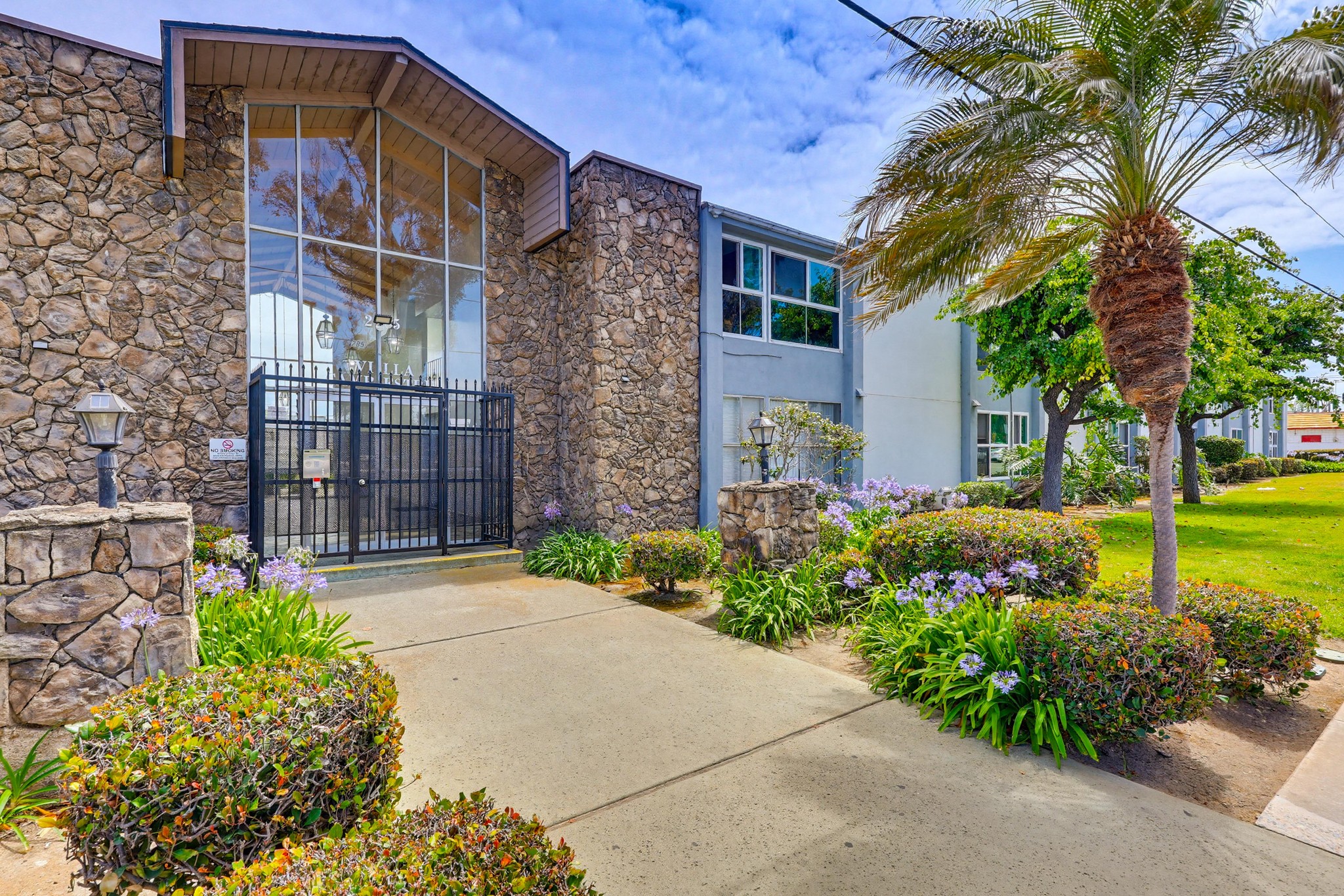 Virtual tour photo 50 of 52 for 285 Moss St UNIT 64