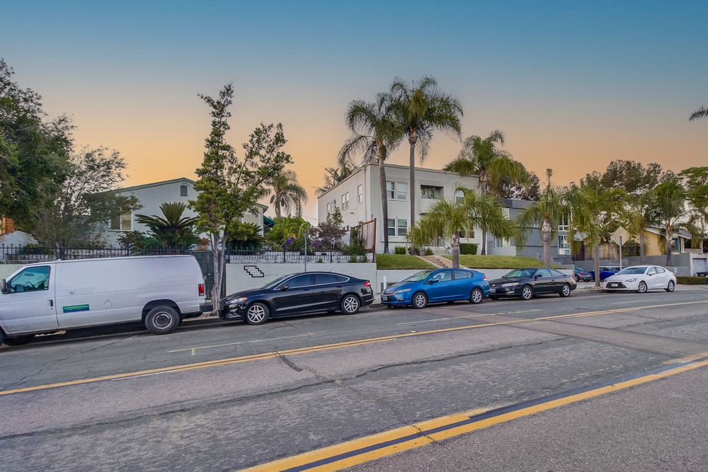 Virtual tour photo 3 of 44 for 2850 Broadway