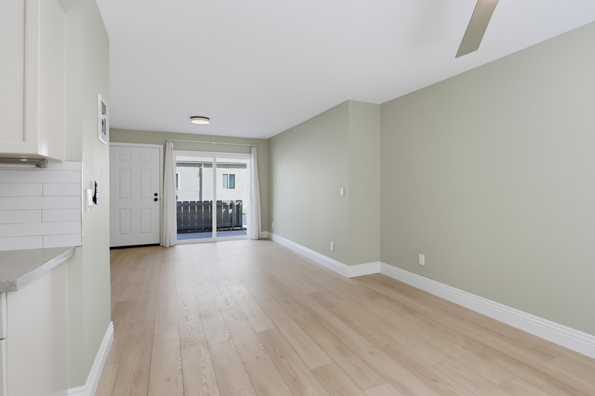 Virtual tour photo 21 of 33 for 2850 Reynard Way #9