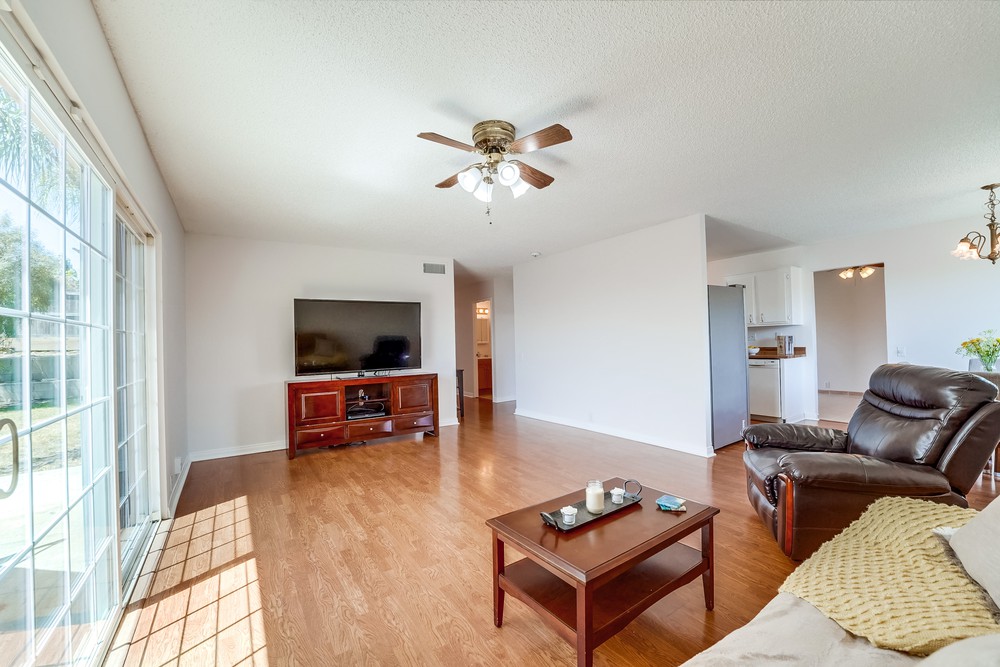 Virtual tour photo 10 of 52 for 2851 Dahlia Ave