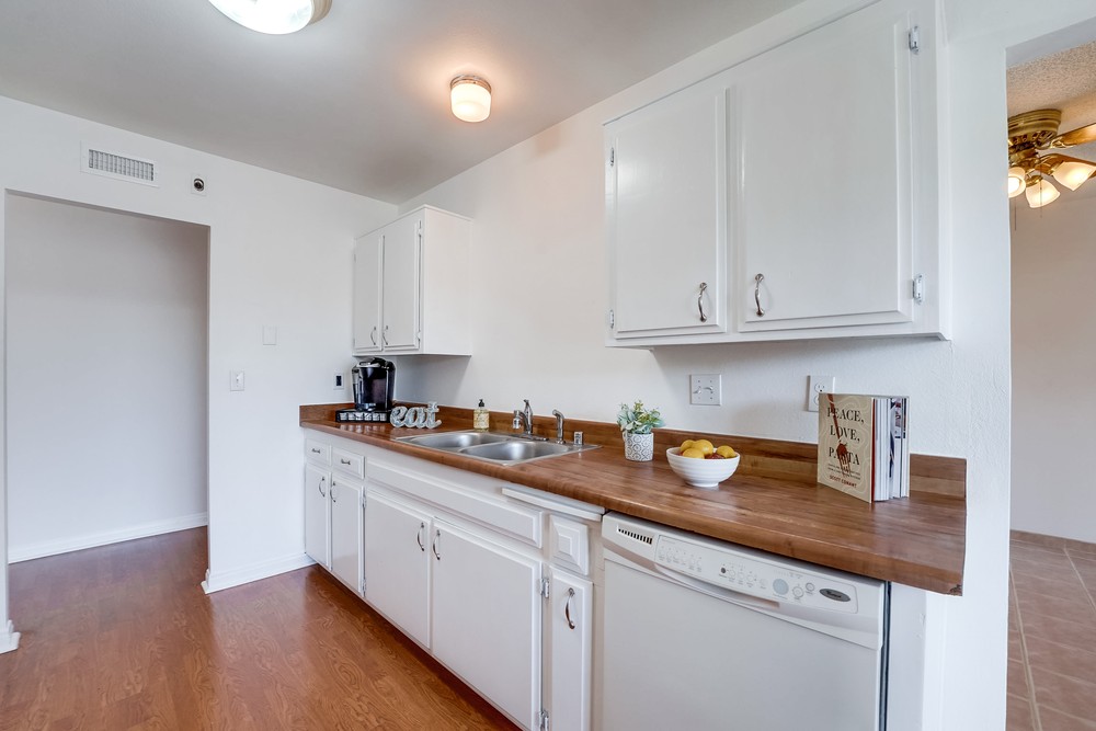 Virtual tour photo 22 of 52 for 2851 Dahlia Ave