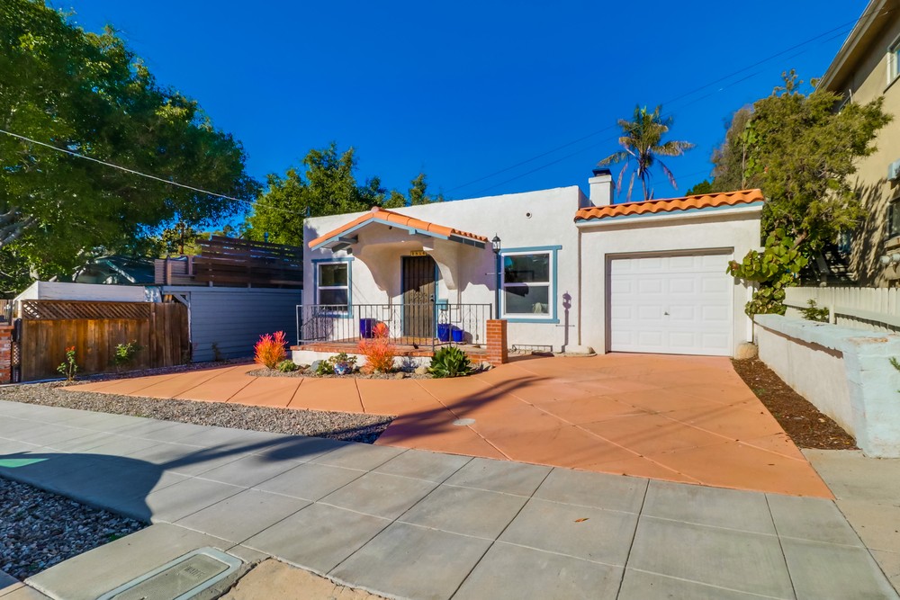 Virtual tour photo 1 of 30 for 2856 Elm St