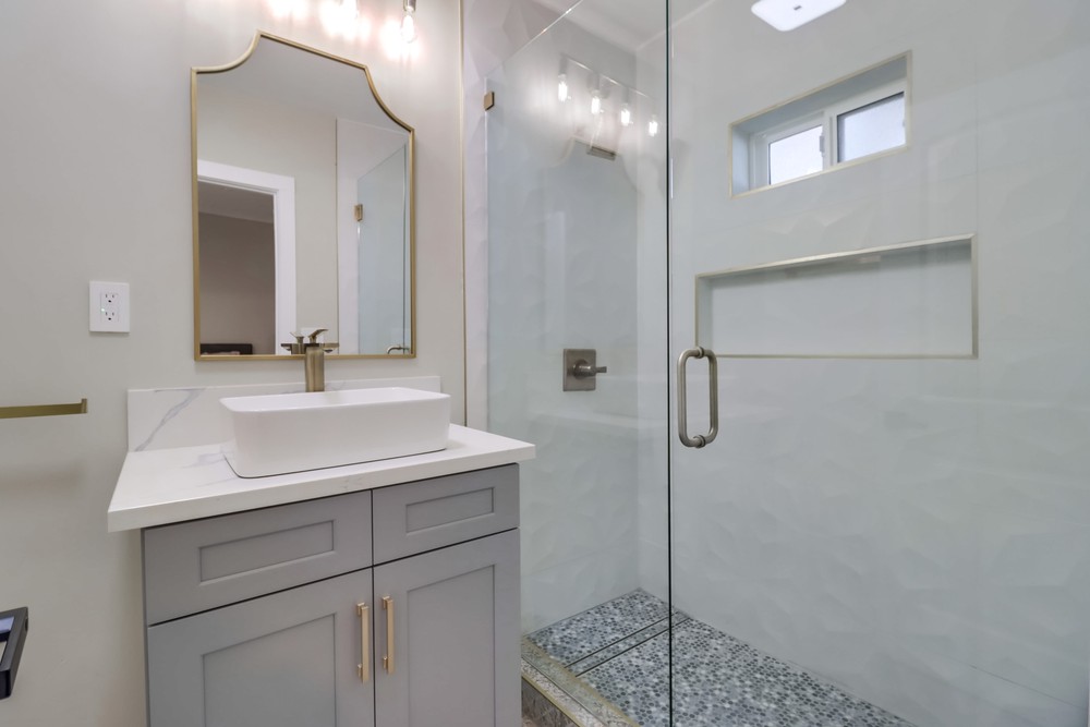 Virtual tour photo 35 of 44 for 2858 Monroe Ave