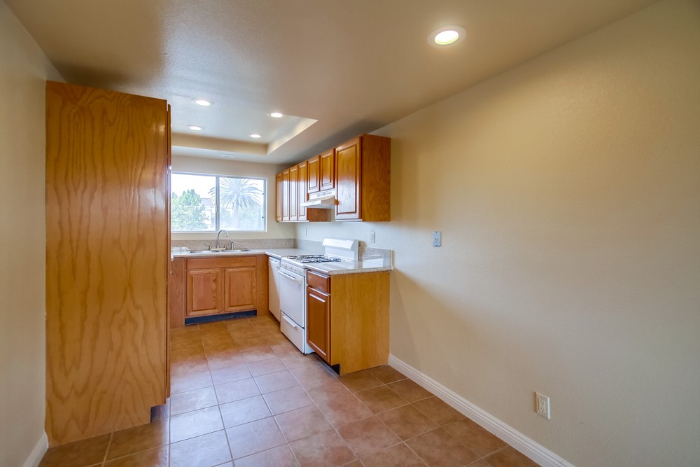 Virtual tour photo 12 of 32 for 2861 B St #6
