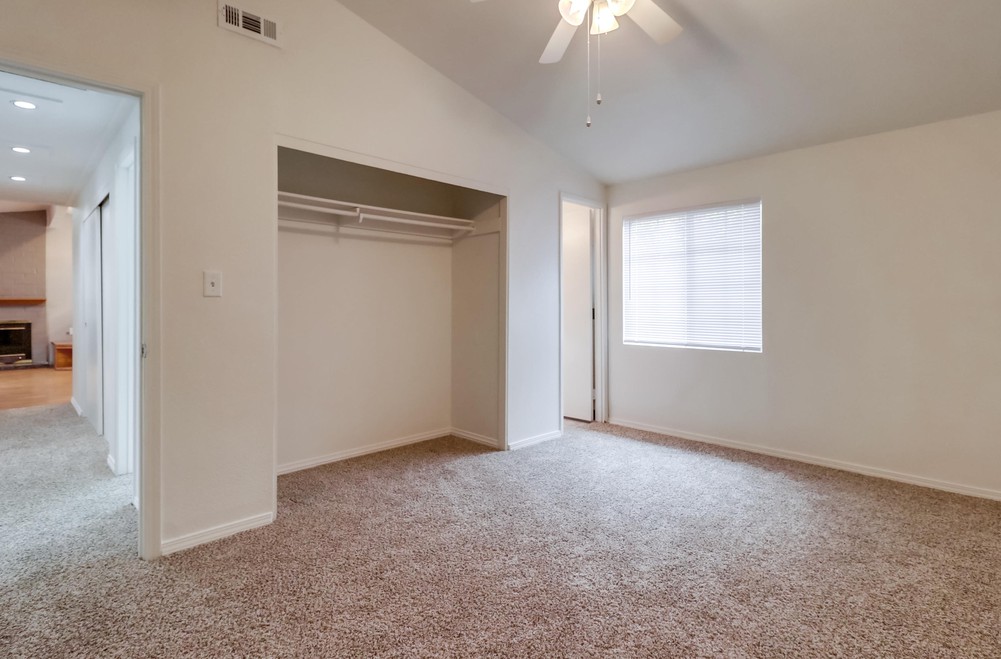 Virtual tour photo 30 of 57 for 2861 Epaulette St