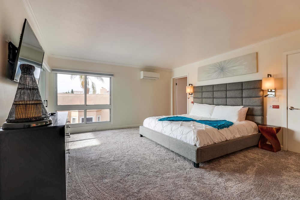 Virtual tour photo 39 of 47 for 2862 State St