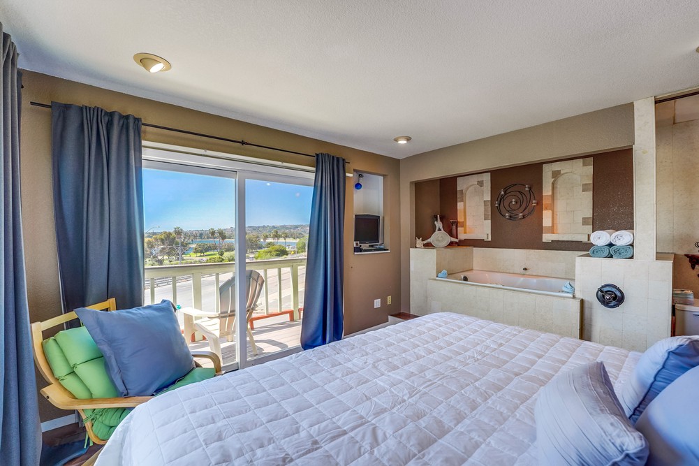 Virtual tour photo 37 of 57 for 2865 Morena Blvd