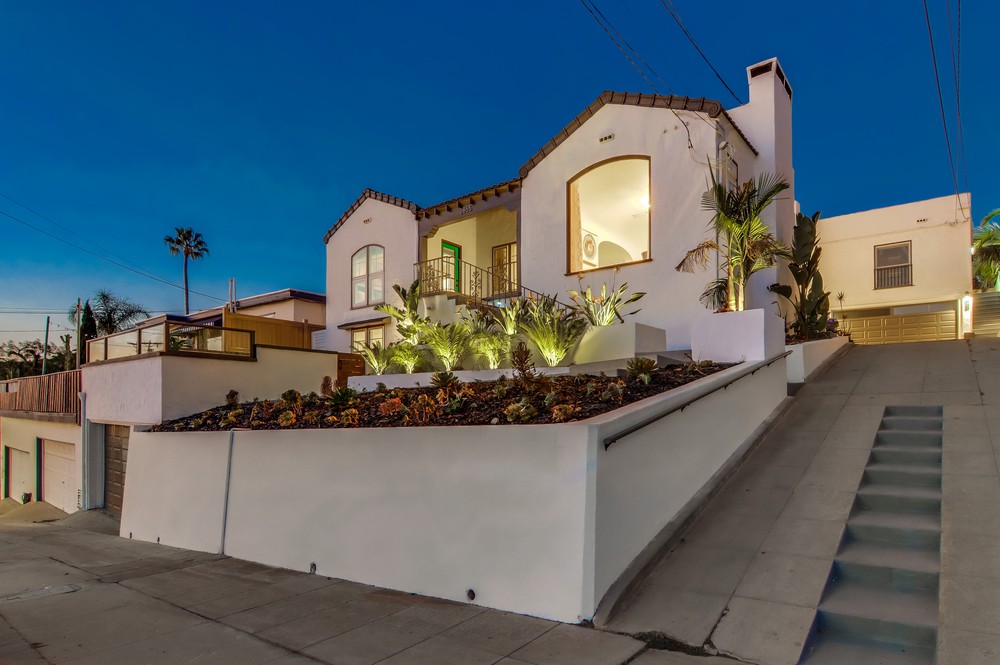Virtual tour photo 1 of 131 for 2865 State St