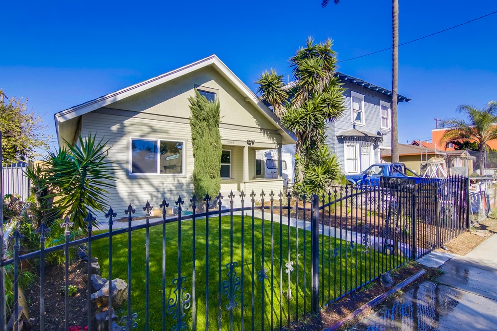 Virtual tour photo 4 of 44 for 2868 Clay Ave