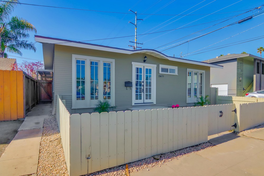 Virtual tour photo 3 of 54 for 2877 Collier Ave