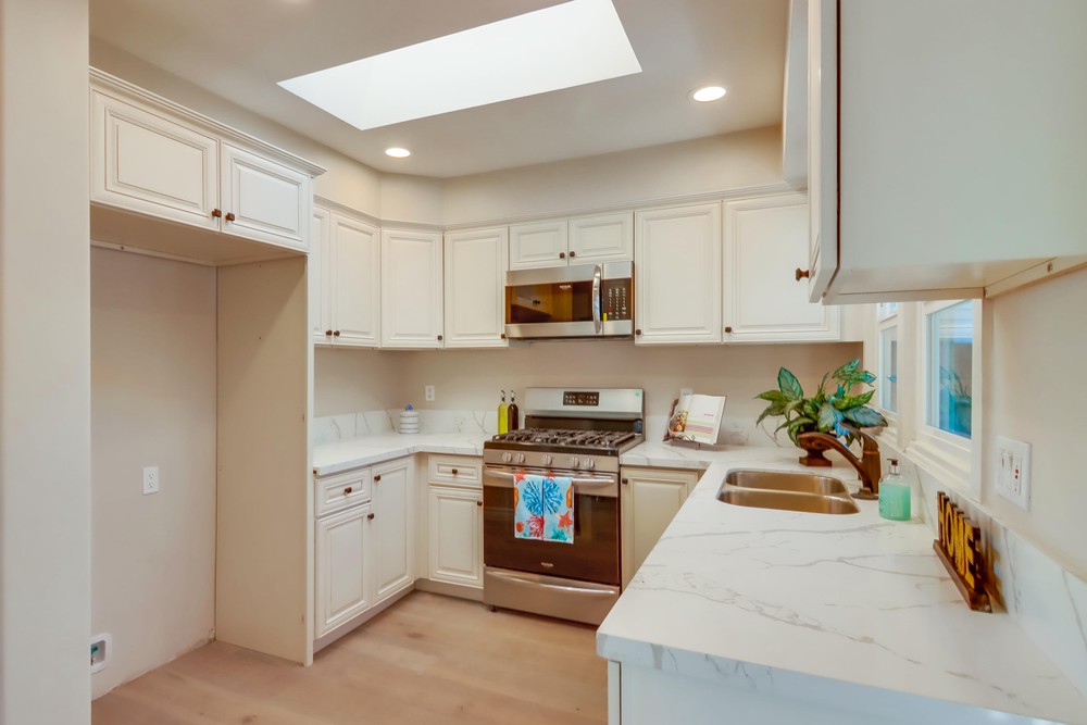 Virtual tour photo 17 of 54 for 2877 Collier Ave