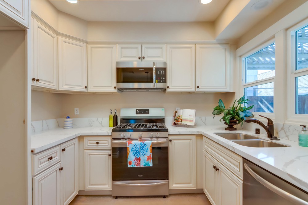 Virtual tour photo 18 of 54 for 2877 Collier Ave