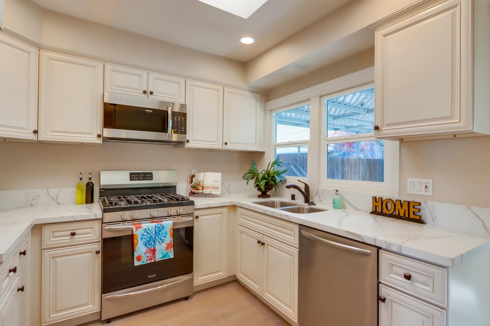 Virtual tour photo 19 of 54 for 2877 Collier Ave