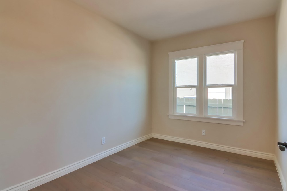 Virtual tour photo 35 of 54 for 2877 Collier Ave