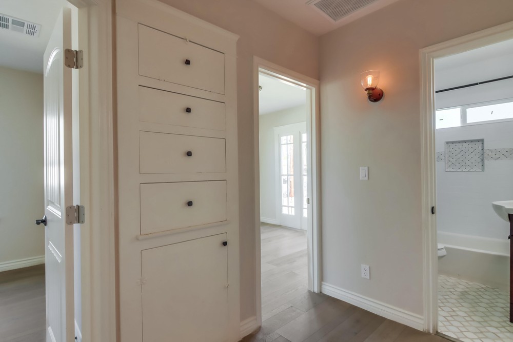 Virtual tour photo 40 of 54 for 2877 Collier Ave