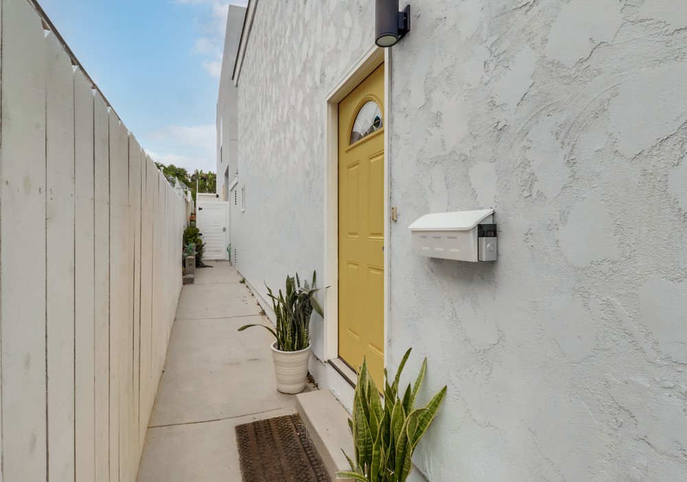 Virtual tour photo 14 of 62 for 2877 McGraw St