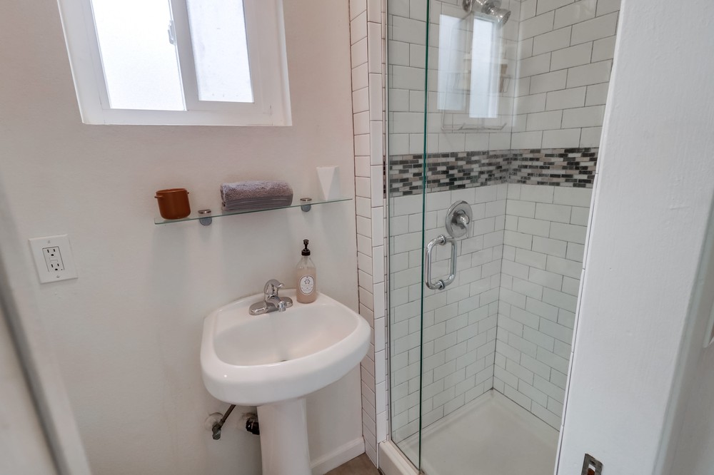 Virtual tour photo 46 of 62 for 2877 McGraw St