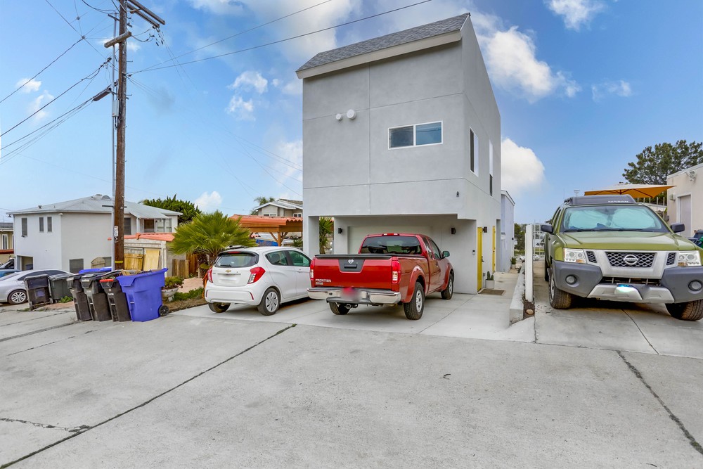 Virtual tour photo 1 of 35 for 2879 McGraw St