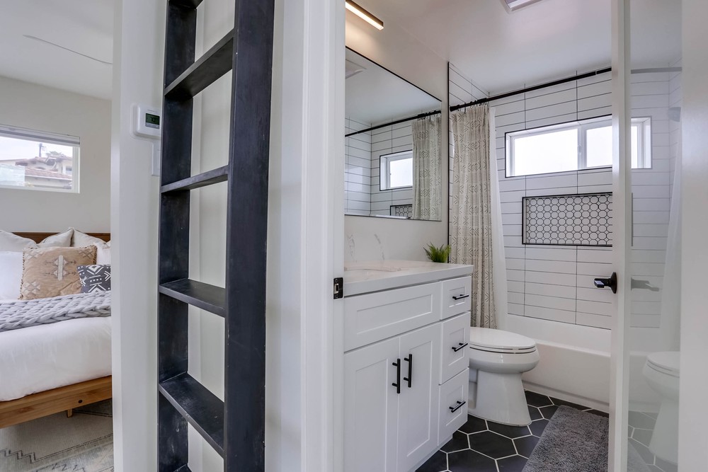 Virtual tour photo 30 of 35 for 2879 McGraw St
